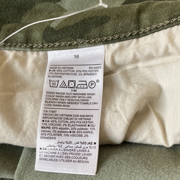NWOT Old Navy, rockstar, green camouflage jean. Mid rise. Size 16. - Picture 6 of 9